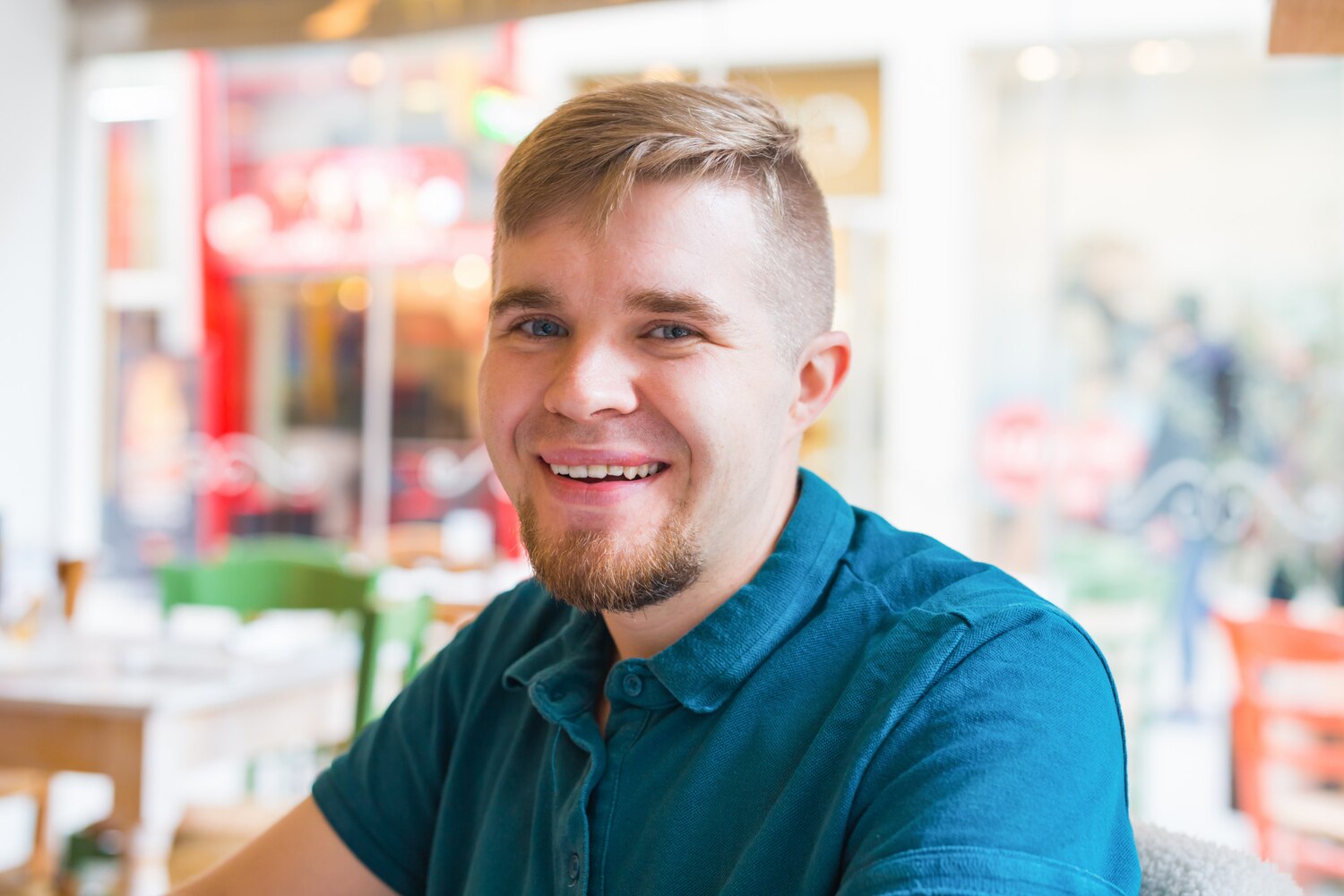 Peter Novák, spokojný klient, muž, úsmev, portrét